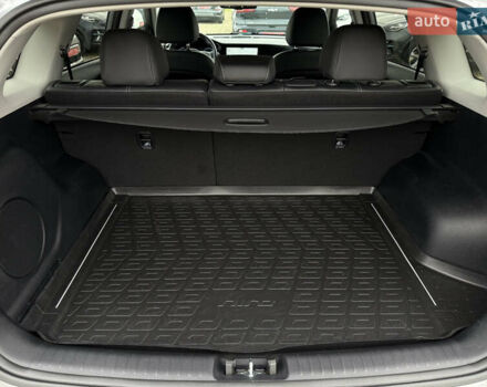 Серый Киа Niro, объемом двигателя 0 л и пробегом 70 тыс. км за 24400 $, фото 98 на Automoto.ua