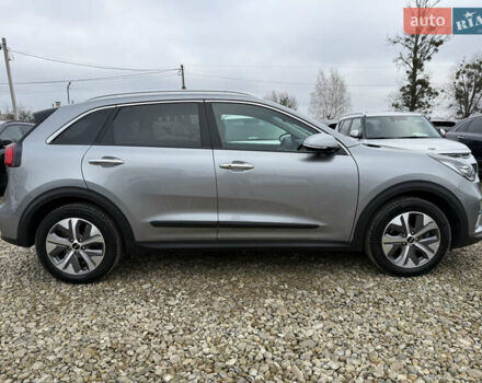 Серый Киа Niro, объемом двигателя 0 л и пробегом 70 тыс. км за 24400 $, фото 22 на Automoto.ua