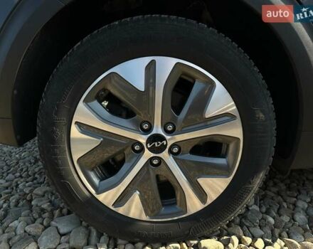 Серый Киа Niro, объемом двигателя 0 л и пробегом 73 тыс. км за 24900 $, фото 27 на Automoto.ua
