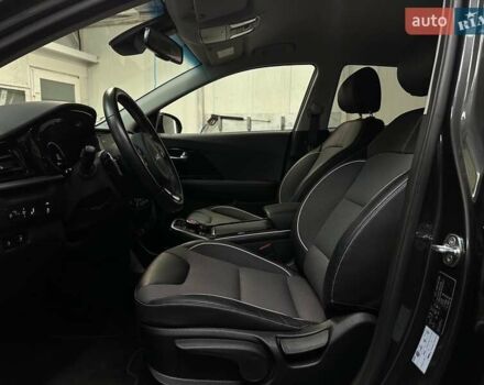 Серый Киа Niro, объемом двигателя 0 л и пробегом 44 тыс. км за 24900 $, фото 31 на Automoto.ua