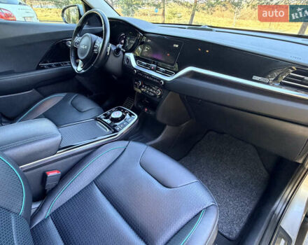 Сірий Кіа Niro, об'ємом двигуна 0 л та пробігом 60 тис. км за 22400 $, фото 14 на Automoto.ua
