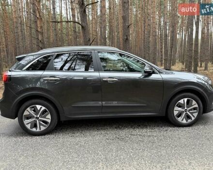 Сірий Кіа Niro, об'ємом двигуна 0 л та пробігом 72 тис. км за 22999 $, фото 3 на Automoto.ua