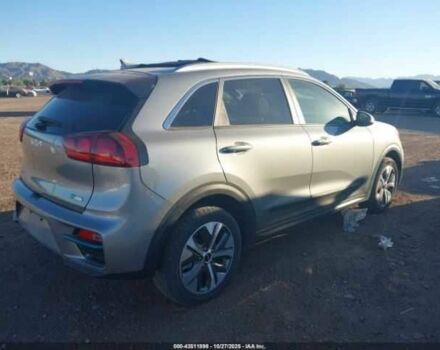 Серый Киа Niro, объемом двигателя 0 л и пробегом 62 тыс. км за 4900 $, фото 3 на Automoto.ua
