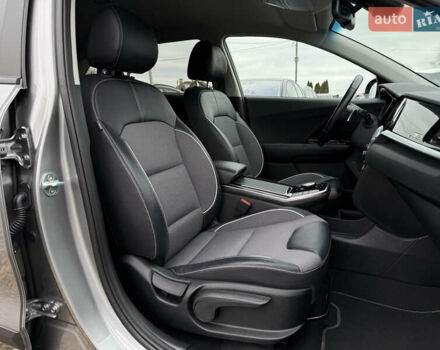 Серый Киа Niro, объемом двигателя 0 л и пробегом 70 тыс. км за 24400 $, фото 106 на Automoto.ua
