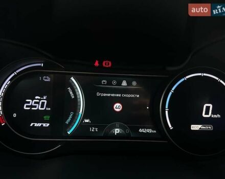 Сірий Кіа Niro, об'ємом двигуна 0 л та пробігом 44 тис. км за 24200 $, фото 41 на Automoto.ua