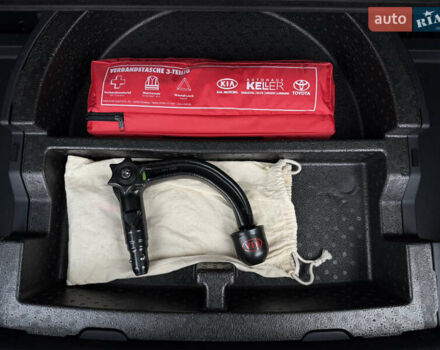 Серый Киа Niro, объемом двигателя 0 л и пробегом 70 тыс. км за 24400 $, фото 100 на Automoto.ua