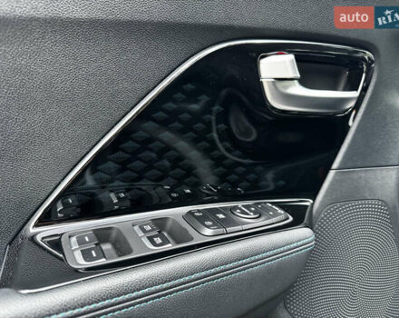 Серый Киа Niro, объемом двигателя 0 л и пробегом 37 тыс. км за 24800 $, фото 35 на Automoto.ua