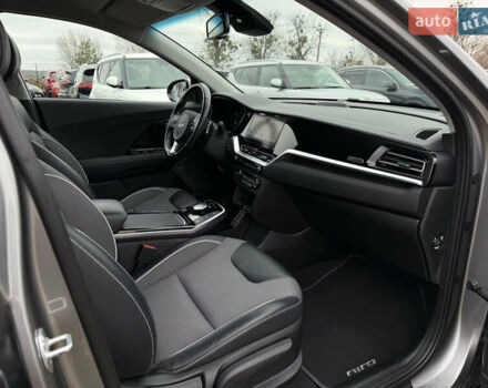 Серый Киа Niro, объемом двигателя 0 л и пробегом 70 тыс. км за 24400 $, фото 104 на Automoto.ua