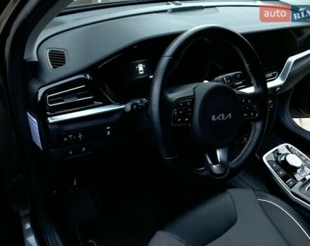 Серый Киа Niro, объемом двигателя 0 л и пробегом 82 тыс. км за 15999 $, фото 20 на Automoto.ua