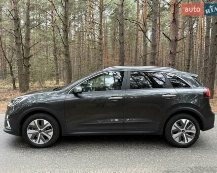 Сірий Кіа Niro, об'ємом двигуна 0 л та пробігом 72 тис. км за 22999 $, фото 4 на Automoto.ua