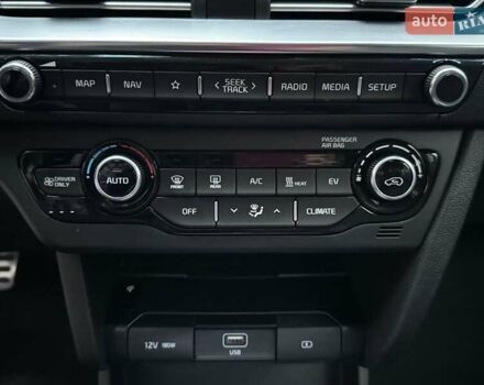 Сірий Кіа Niro, об'ємом двигуна 0 л та пробігом 72 тис. км за 22999 $, фото 54 на Automoto.ua