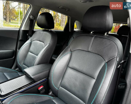 Серый Киа Niro, объемом двигателя 0 л и пробегом 37 тыс. км за 24800 $, фото 37 на Automoto.ua
