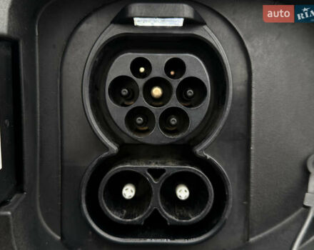 Серый Киа Niro, объемом двигателя 0 л и пробегом 70 тыс. км за 24400 $, фото 10 на Automoto.ua