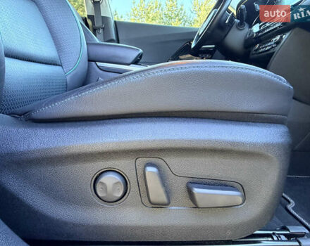 Серый Киа Niro, объемом двигателя 0 л и пробегом 32 тыс. км за 24950 $, фото 17 на Automoto.ua