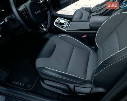 Серый Киа Niro, объемом двигателя 0 л и пробегом 82 тыс. км за 15999 $, фото 22 на Automoto.ua