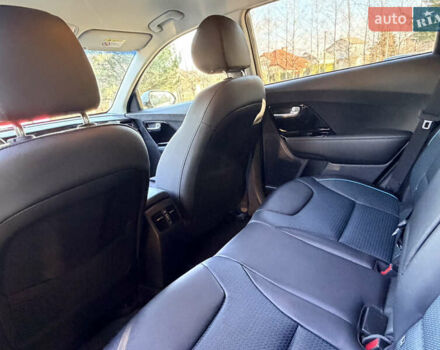 Сірий Кіа Niro, об'ємом двигуна 0 л та пробігом 60 тис. км за 22400 $, фото 20 на Automoto.ua