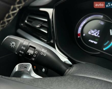 Серый Киа Niro, объемом двигателя 0 л и пробегом 44 тыс. км за 24900 $, фото 39 на Automoto.ua