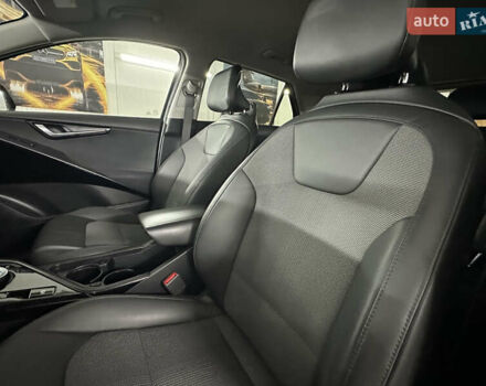 Серый Киа Niro, объемом двигателя 0 л и пробегом 120 тыс. км за 20900 $, фото 65 на Automoto.ua