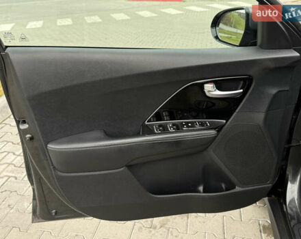 Сірий Кіа Niro, об'ємом двигуна 0 л та пробігом 81 тис. км за 18700 $, фото 15 на Automoto.ua