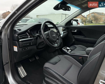Серый Киа Niro, объемом двигателя 0 л и пробегом 70 тыс. км за 24400 $, фото 39 на Automoto.ua