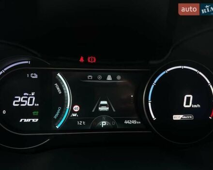 Сірий Кіа Niro, об'ємом двигуна 0 л та пробігом 44 тис. км за 24200 $, фото 43 на Automoto.ua