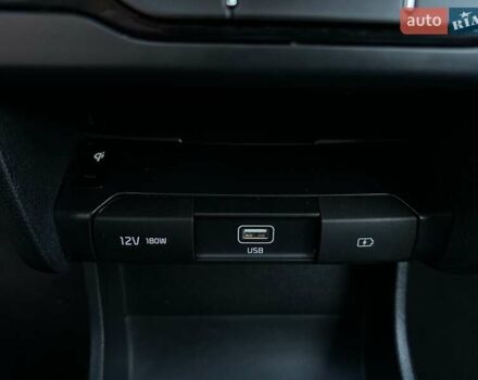 Сірий Кіа Niro, об'ємом двигуна 0 л та пробігом 73 тис. км за 23900 $, фото 13 на Automoto.ua