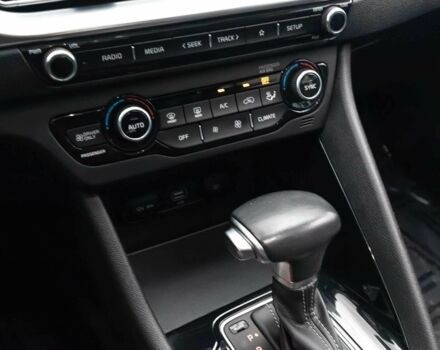 Серый Киа Niro, объемом двигателя 1.6 л и пробегом 25 тыс. км за 5000 $, фото 16 на Automoto.ua