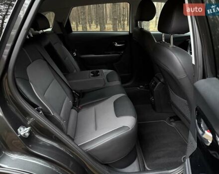 Сірий Кіа Niro, об'ємом двигуна 0 л та пробігом 72 тис. км за 22999 $, фото 70 на Automoto.ua