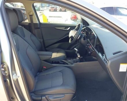 Серый Киа Niro, объемом двигателя 1.6 л и пробегом 21 тыс. км за 372 $, фото 5 на Automoto.ua