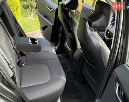 Сірий Кіа Niro, об'ємом двигуна 0 л та пробігом 42 тис. км за 25950 $, фото 77 на Automoto.ua