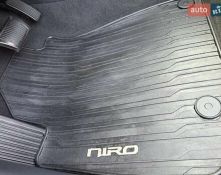 Сірий Кіа Niro, об'ємом двигуна 0 л та пробігом 42 тис. км за 25950 $, фото 60 на Automoto.ua