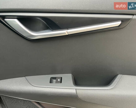 Сірий Кіа Niro, об'ємом двигуна 0 л та пробігом 43 тис. км за 25800 $, фото 36 на Automoto.ua