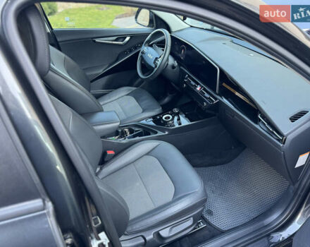 Сірий Кіа Niro, об'ємом двигуна 0 л та пробігом 50 тис. км за 23500 $, фото 7 на Automoto.ua