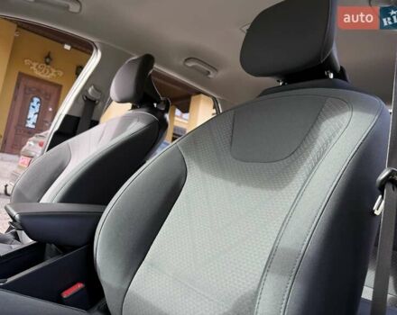 Сірий Кіа Niro, об'ємом двигуна 0 л та пробігом 42 тис. км за 25950 $, фото 62 на Automoto.ua