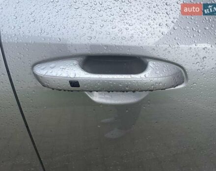 Сірий Кіа Niro, об'ємом двигуна 0 л та пробігом 77 тис. км за 24500 $, фото 4 на Automoto.ua