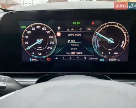 Серый Киа Niro, объемом двигателя 0 л и пробегом 122 тыс. км за 24500 $, фото 20 на Automoto.ua