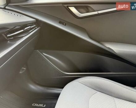 Сірий Кіа Niro, об'ємом двигуна 0 л та пробігом 42 тис. км за 25950 $, фото 122 на Automoto.ua