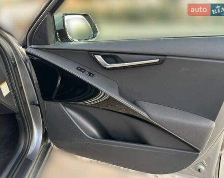 Серый Киа Niro, объемом двигателя 0 л и пробегом 34 тыс. км за 24000 $, фото 8 на Automoto.ua