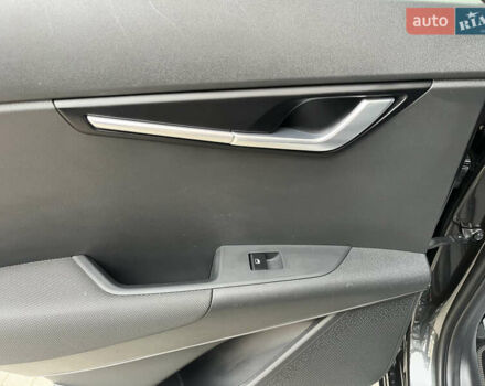 Сірий Кіа Niro, об'ємом двигуна 0 л та пробігом 43 тис. км за 25800 $, фото 39 на Automoto.ua