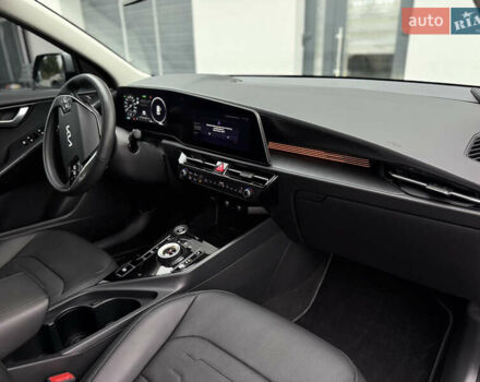 Серый Киа Niro, объемом двигателя 0 л и пробегом 54 тыс. км за 26700 $, фото 51 на Automoto.ua