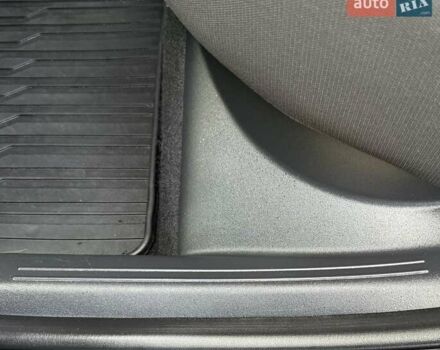 Сірий Кіа Niro, об'ємом двигуна 0 л та пробігом 42 тис. км за 25950 $, фото 130 на Automoto.ua