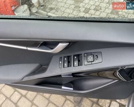 Сірий Кіа Niro, об'ємом двигуна 0 л та пробігом 77 тис. км за 24500 $, фото 8 на Automoto.ua