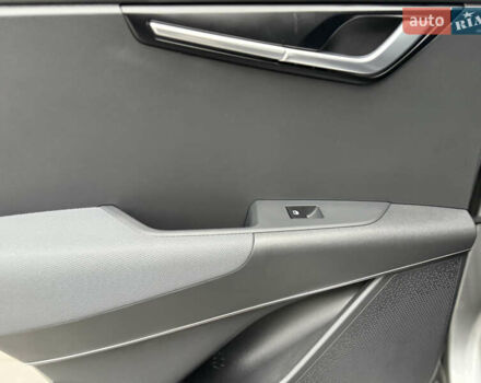 Серый Киа Niro, объемом двигателя 0 л и пробегом 54 тыс. км за 26700 $, фото 90 на Automoto.ua