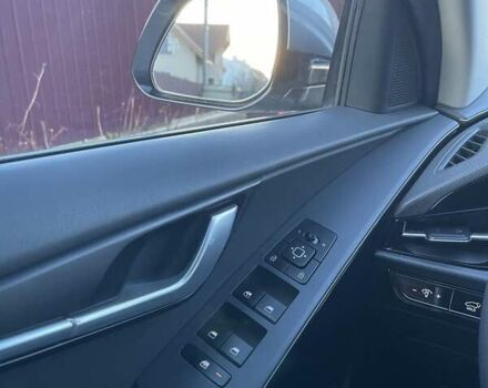 Сірий Кіа Niro, об'ємом двигуна 0 л та пробігом 77 тис. км за 24500 $, фото 13 на Automoto.ua