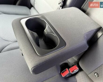 Сірий Кіа Niro, об'ємом двигуна 0 л та пробігом 42 тис. км за 25950 $, фото 133 на Automoto.ua