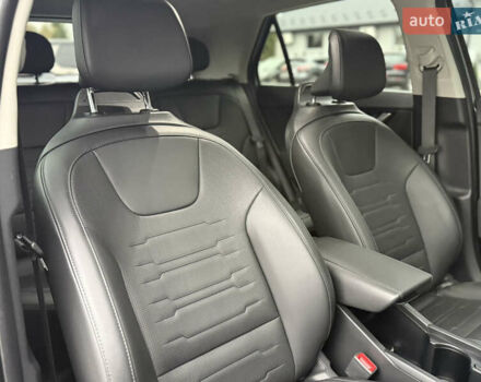 Серый Киа Niro, объемом двигателя 0 л и пробегом 54 тыс. км за 26700 $, фото 53 на Automoto.ua