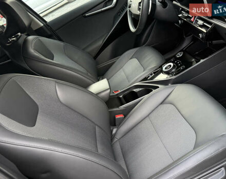 Сірий Кіа Niro, об'ємом двигуна 0 л та пробігом 35 тис. км за 23900 $, фото 58 на Automoto.ua