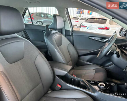 Сірий Кіа Niro, об'ємом двигуна 0 л та пробігом 40 тис. км за 26950 $, фото 6 на Automoto.ua