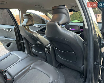 Серый Киа Niro, объемом двигателя 0 л и пробегом 80 тыс. км за 23750 $, фото 89 на Automoto.ua