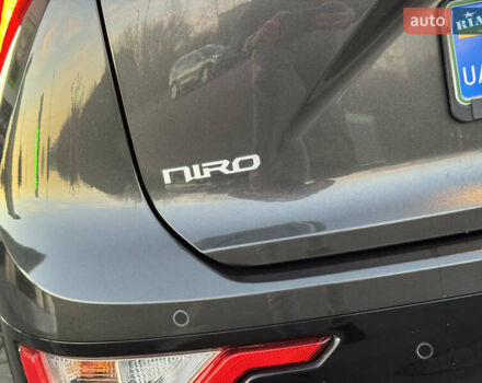 Серый Киа Niro, объемом двигателя 0 л и пробегом 80 тыс. км за 23750 $, фото 51 на Automoto.ua